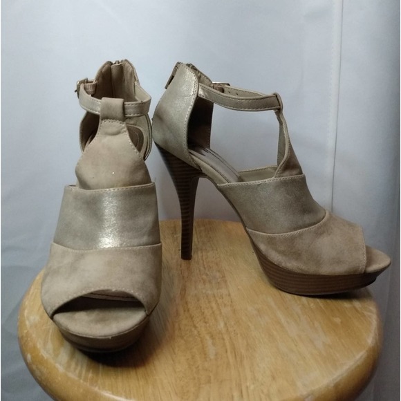 Charming Charlie tan platform peep toe heels - Picture 6 of 10